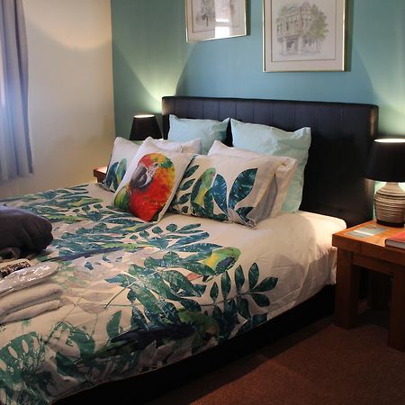 Queen Of The Murchison Guest House & Cafe Cue Екстериор снимка