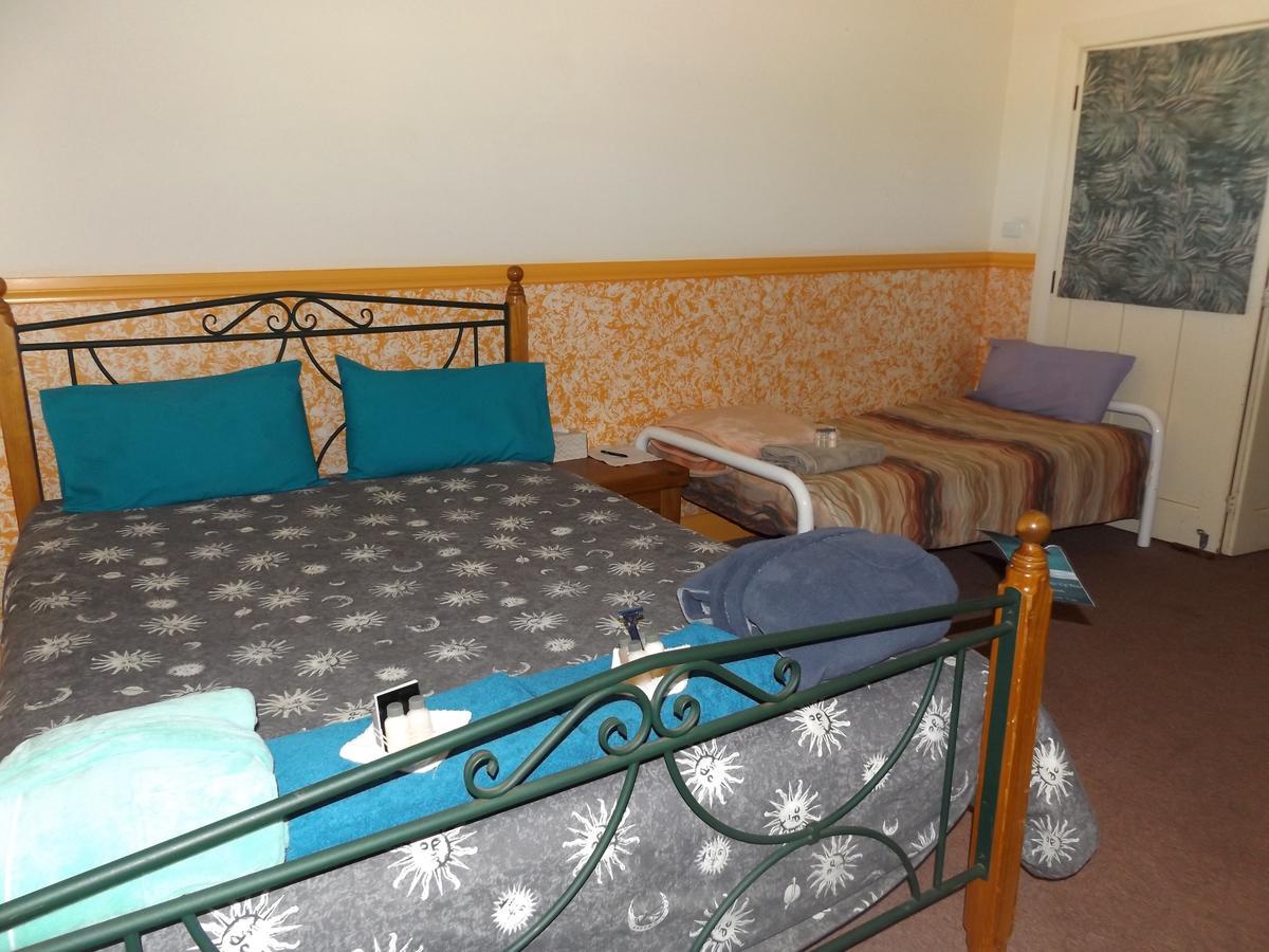 Queen Of The Murchison Guest House & Cafe Cue Екстериор снимка