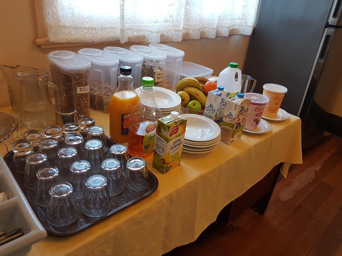 Queen Of The Murchison Guest House & Cafe Cue Екстериор снимка