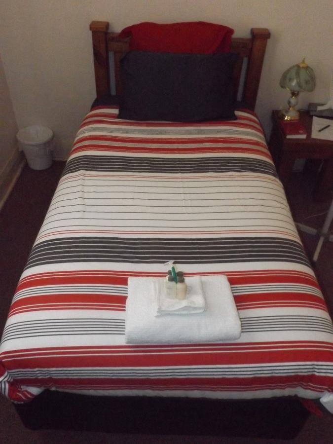 Queen Of The Murchison Guest House & Cafe Cue Екстериор снимка