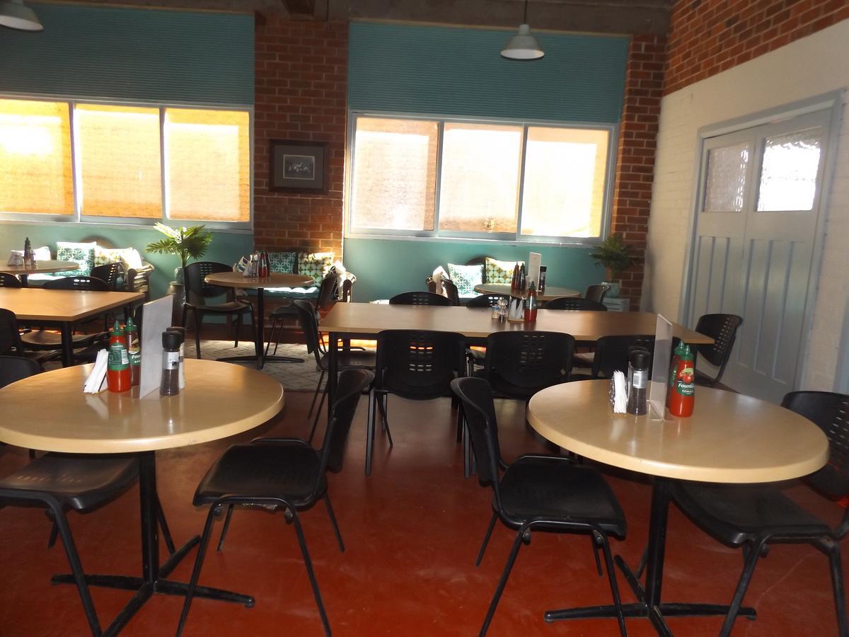 Queen Of The Murchison Guest House & Cafe Cue Екстериор снимка