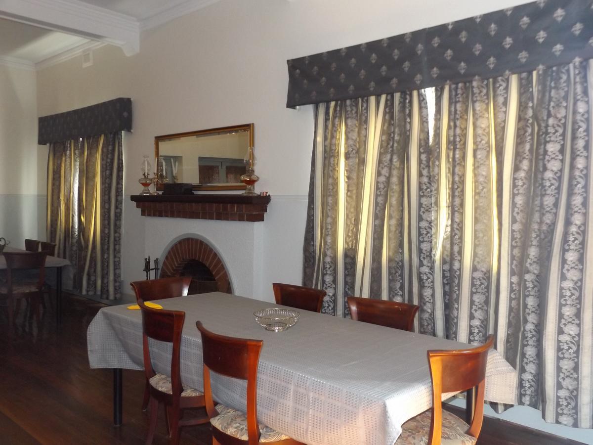 Queen Of The Murchison Guest House & Cafe Cue Екстериор снимка